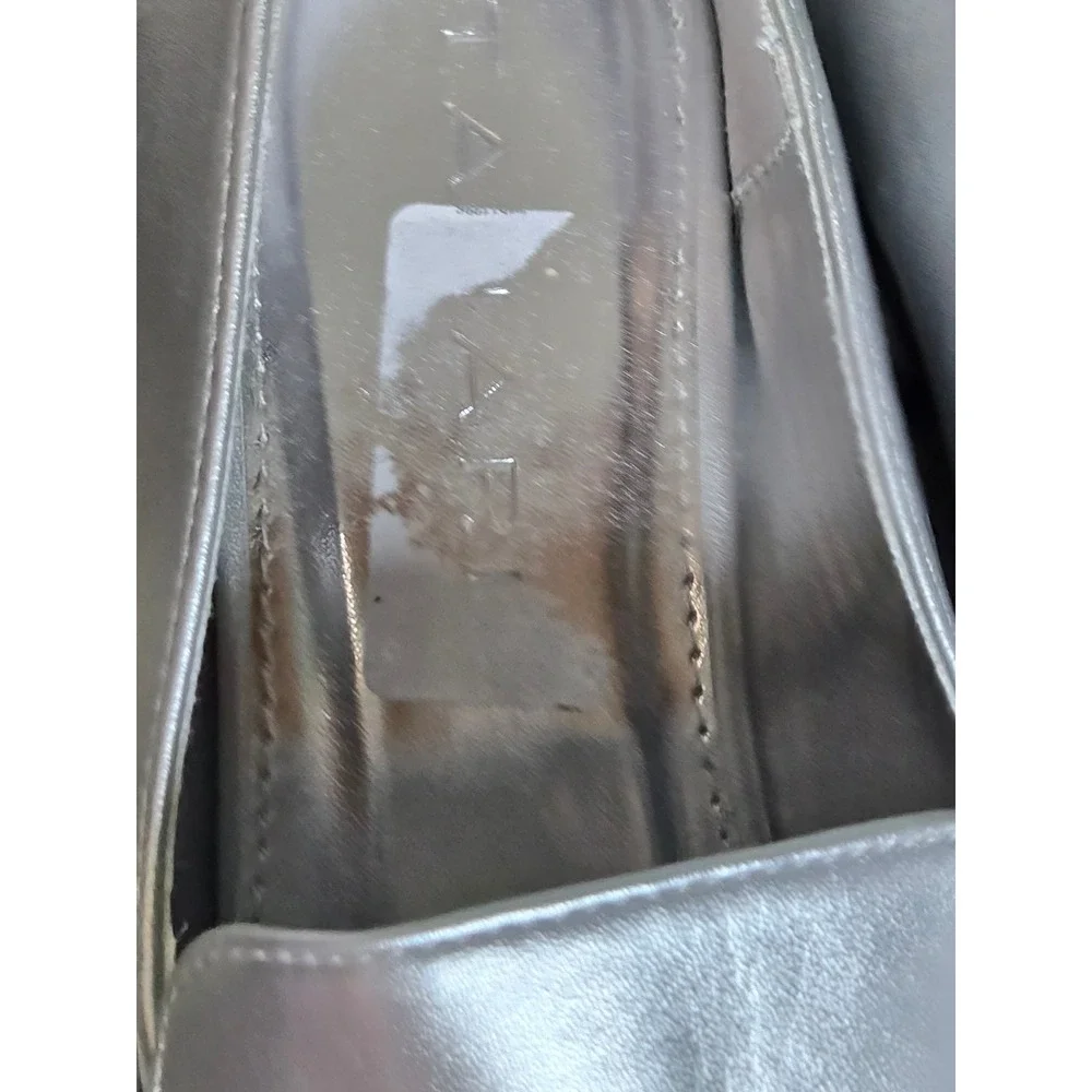 Tahari Chambord Silver Metallic Vegan‎ Leather Chain Link Loafers Size 8